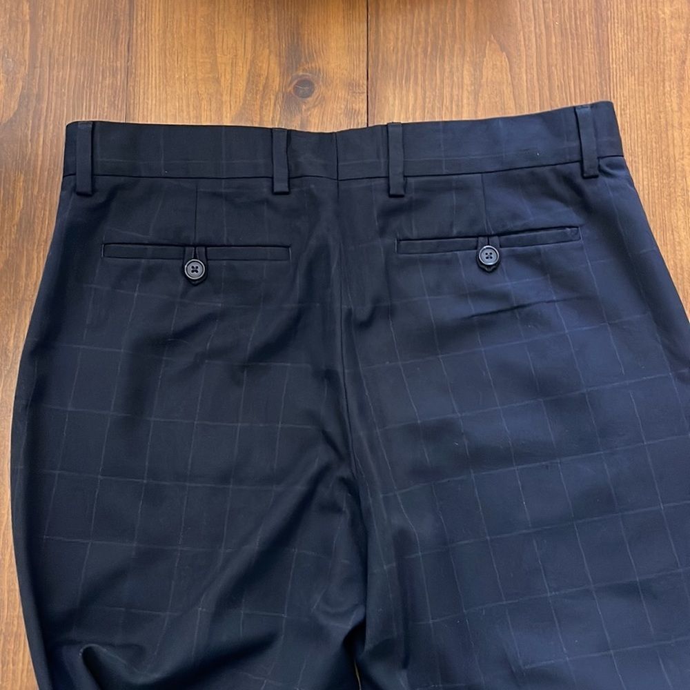 Banana Republic Navy blue light checkered Tailored Fit pants
Size 31x32 - Picture 5 of 8